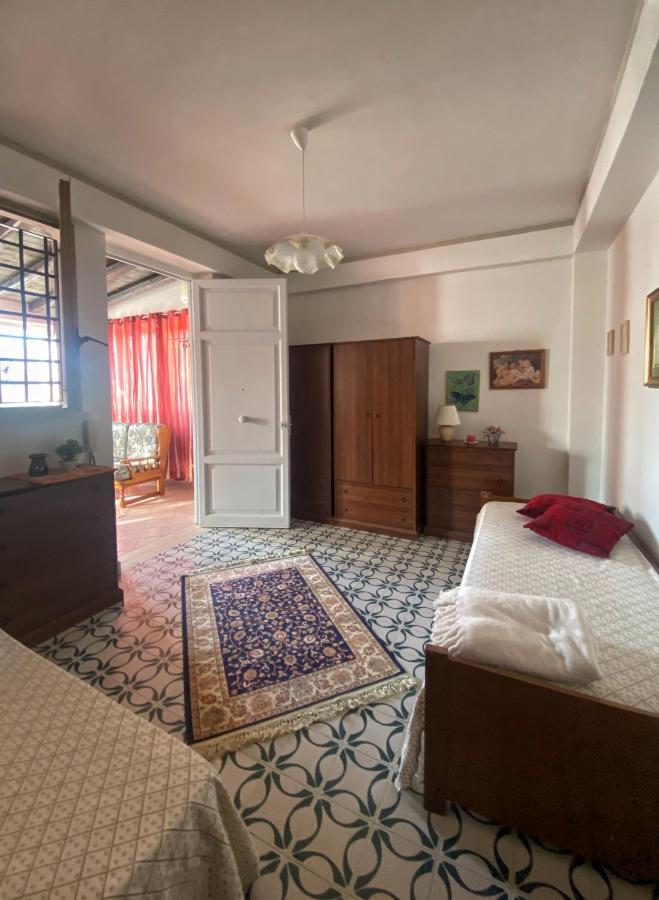 Hikkara Home Airport, Sea And Beach Карини Екстериор снимка
